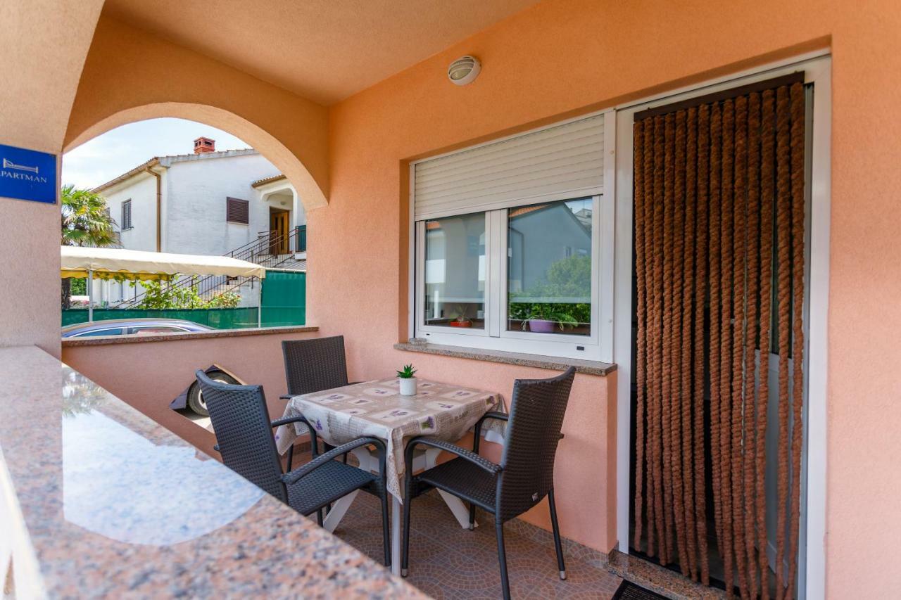 Holiday House Snjezana Krk Town Exterior foto